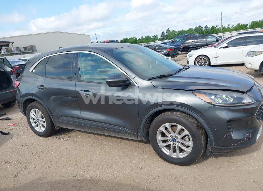 Photo 13 of 2020 Ford Escape SE (VIN 1FMCU0G65LUB23880)