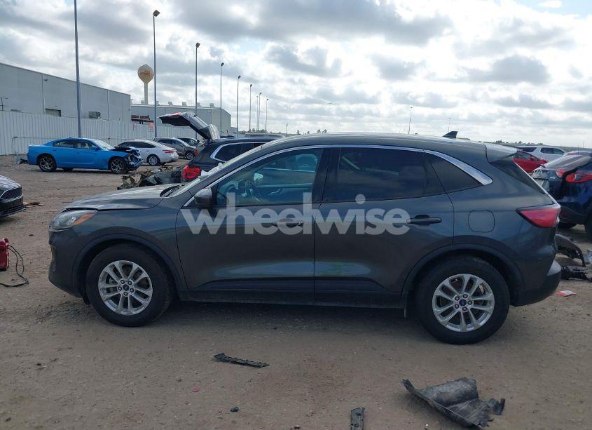 Photo 14 of 2020 Ford Escape SE (VIN 1FMCU0G65LUB23880)