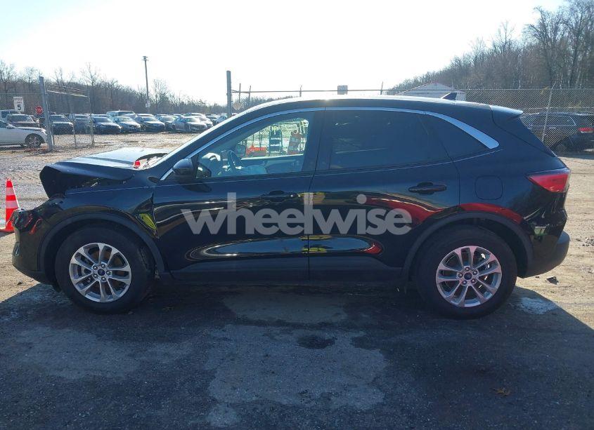 Photo 14 of 2020 Ford Escape SE (VIN 1FMCU0G65LUB28903)