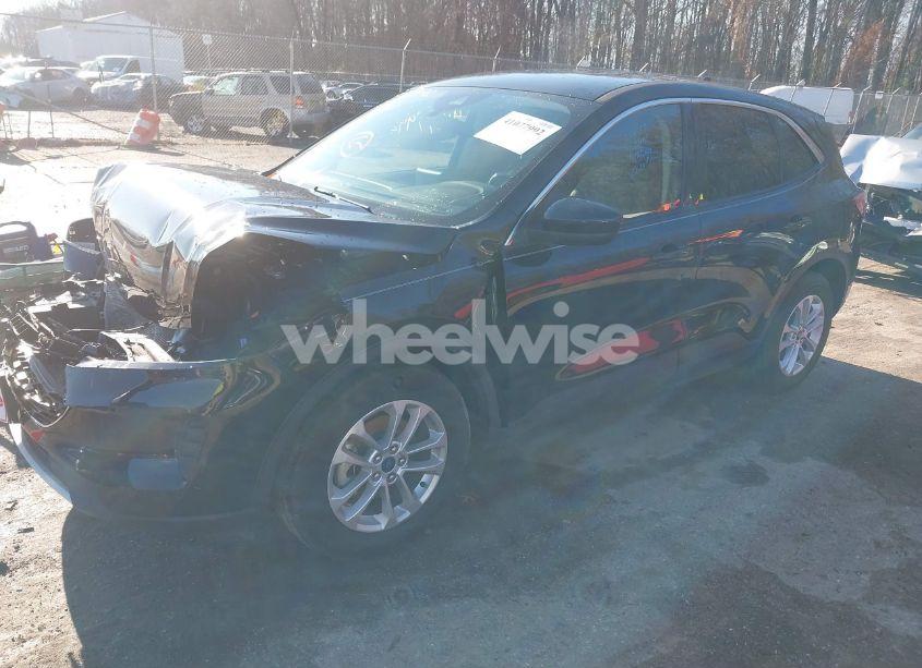 Photo 2 of 2020 Ford Escape SE (VIN 1FMCU0G65LUB28903)