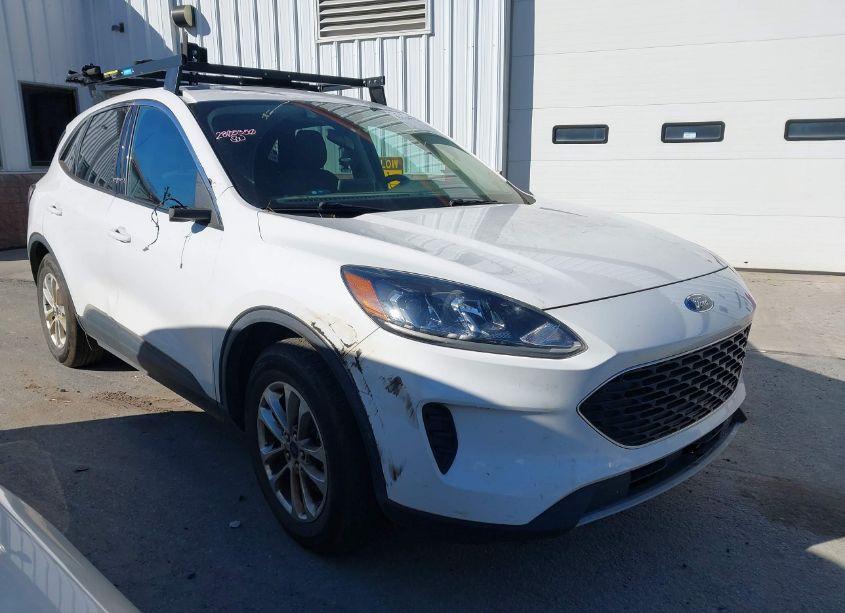 2020 Ford Escape SE (VIN 1FMCU0G65LUB73887) main photo
