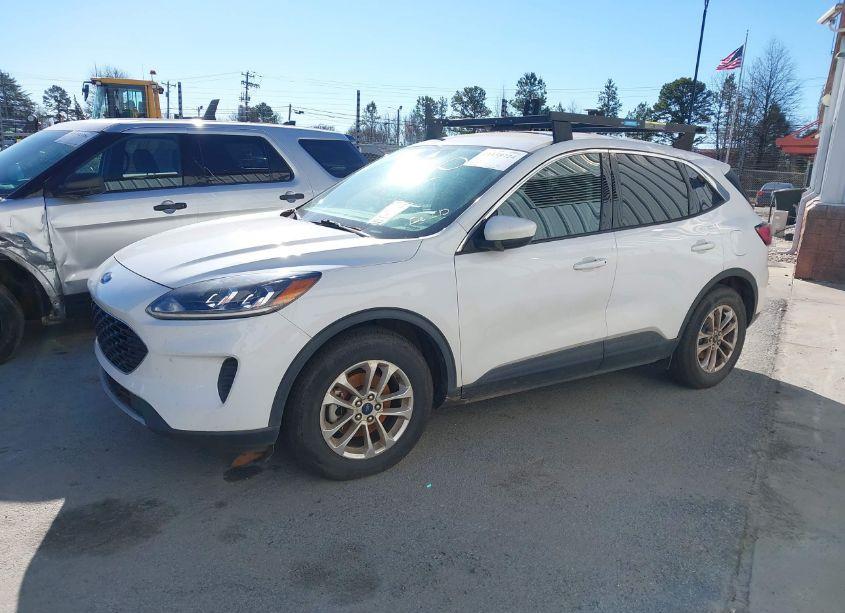Photo 2 of 2020 Ford Escape SE (VIN 1FMCU0G65LUB73887)