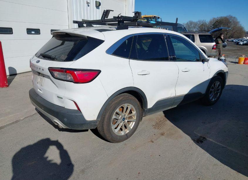 Photo 4 of 2020 Ford Escape SE (VIN 1FMCU0G65LUB73887)