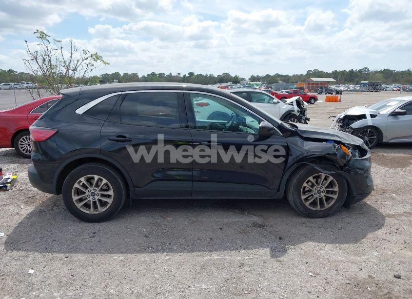 Photo 13 of 2020 Ford Escape SE (VIN 1FMCU0G65LUC05902)