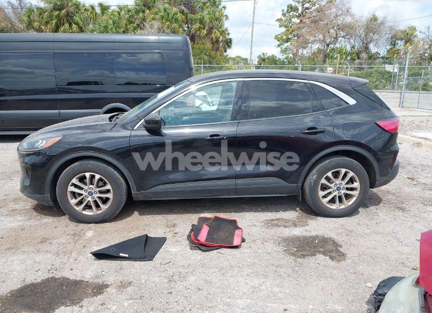 Photo 14 of 2020 Ford Escape SE (VIN 1FMCU0G65LUC05902)