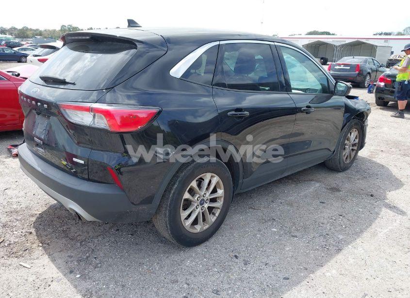 Photo 4 of 2020 Ford Escape SE (VIN 1FMCU0G65LUC05902)