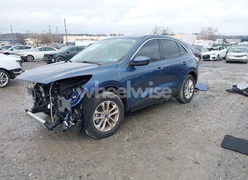 Photo 2 of 2020 Ford Escape SE (VIN 1FMCU0G65LUC38155)