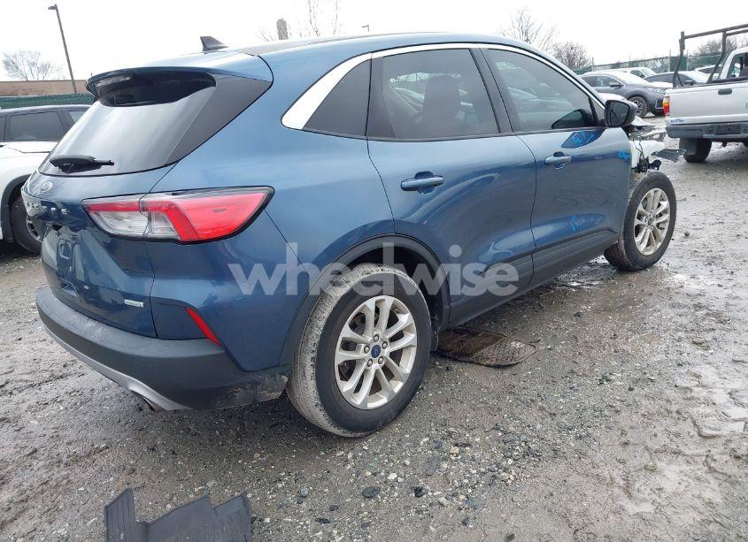 Photo 4 of 2020 Ford Escape SE (VIN 1FMCU0G65LUC38155)