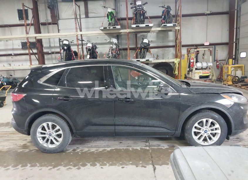 Photo 13 of 2020 Ford Escape SE (VIN 1FMCU0G65LUC46952)