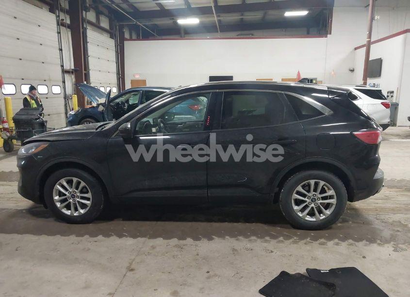 Photo 14 of 2020 Ford Escape SE (VIN 1FMCU0G65LUC46952)