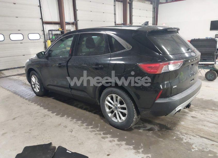 Photo 3 of 2020 Ford Escape SE (VIN 1FMCU0G65LUC46952)