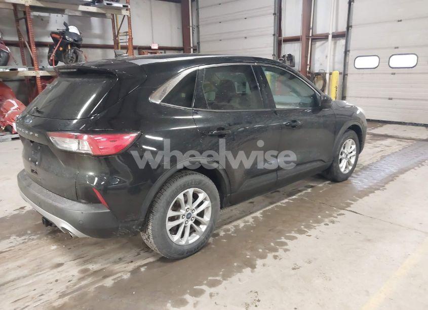 Photo 4 of 2020 Ford Escape SE (VIN 1FMCU0G65LUC46952)