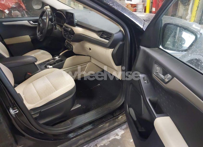 Photo 5 of 2020 Ford Escape SE (VIN 1FMCU0G65LUC46952)