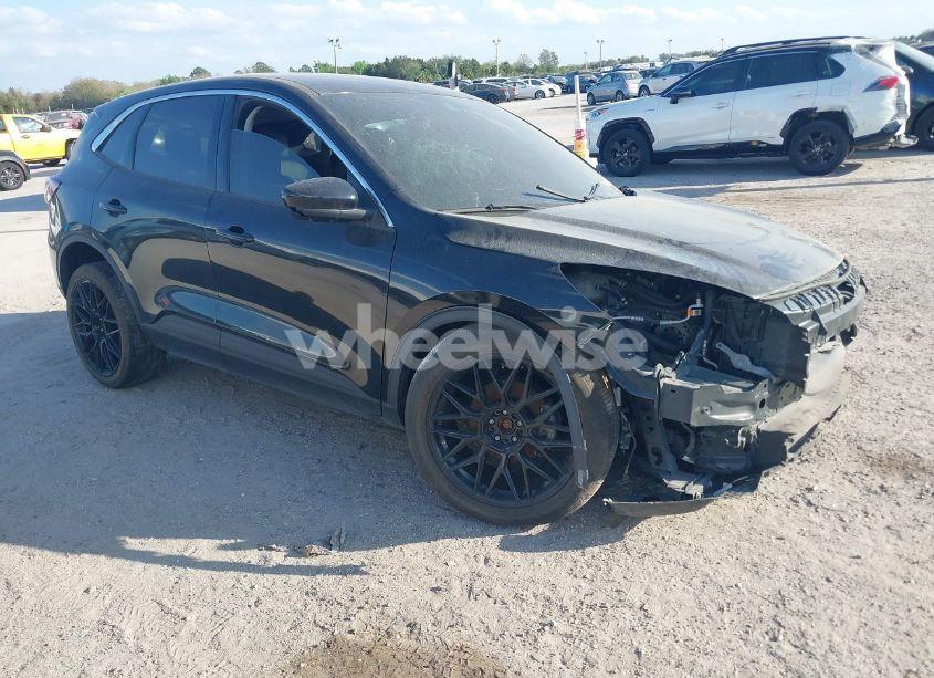 2021 Ford Escape SE (VIN 1FMCU0G65MUB00245) main photo