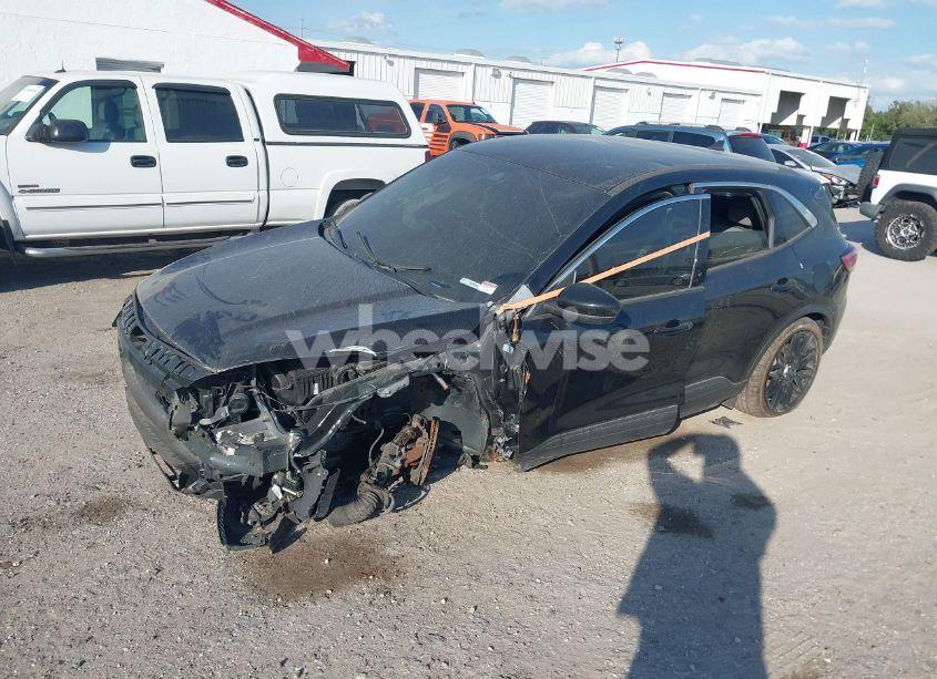 Photo 2 of 2021 Ford Escape SE (VIN 1FMCU0G65MUB00245)