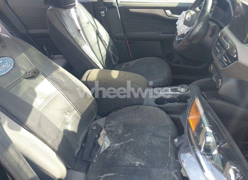 Photo 5 of 2021 Ford Escape SE (VIN 1FMCU0G65MUB00245)