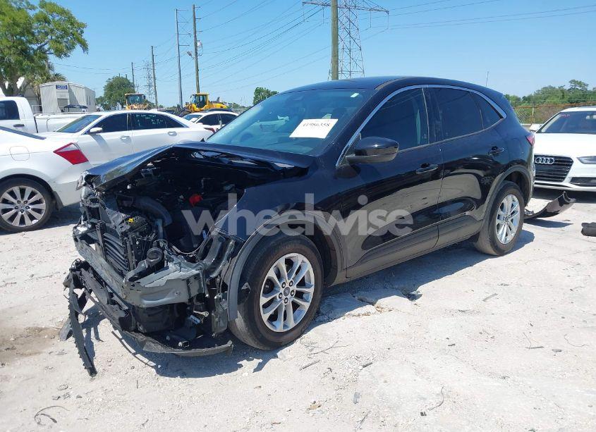 Photo 2 of 2021 Ford Escape SE (VIN 1FMCU0G65MUB16302)