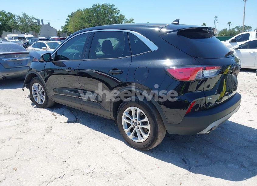 Photo 3 of 2021 Ford Escape SE (VIN 1FMCU0G65MUB16302)