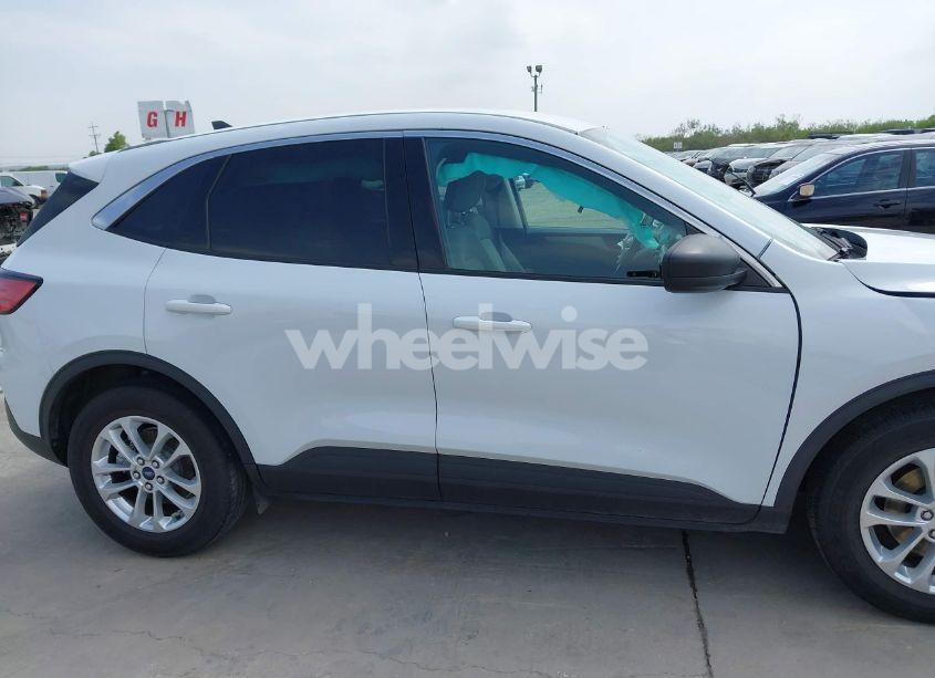 Photo 13 of 2022 Ford Escape SE (VIN 1FMCU0G65NUA44597)