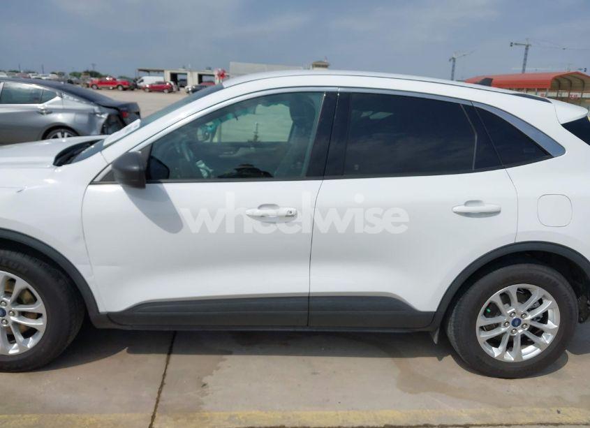 Photo 14 of 2022 Ford Escape SE (VIN 1FMCU0G65NUA44597)