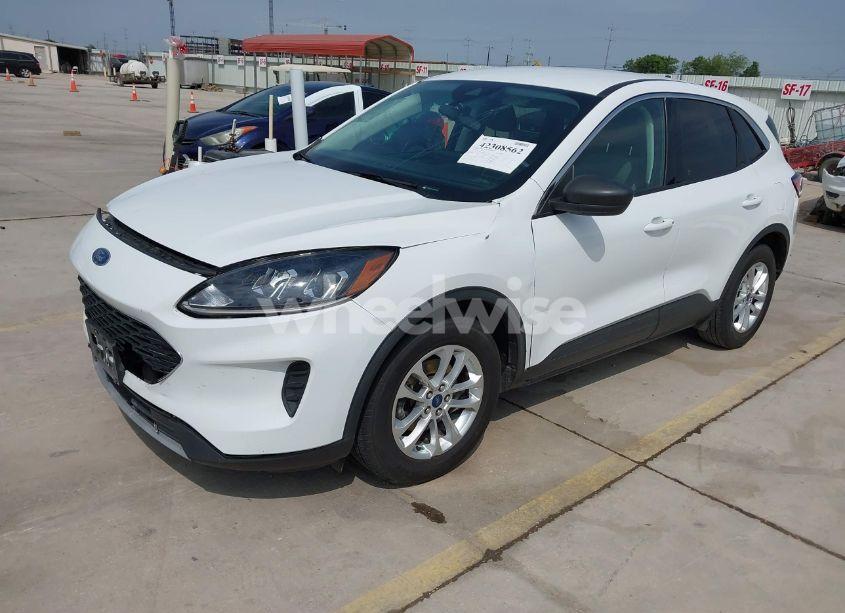 Photo 2 of 2022 Ford Escape SE (VIN 1FMCU0G65NUA44597)