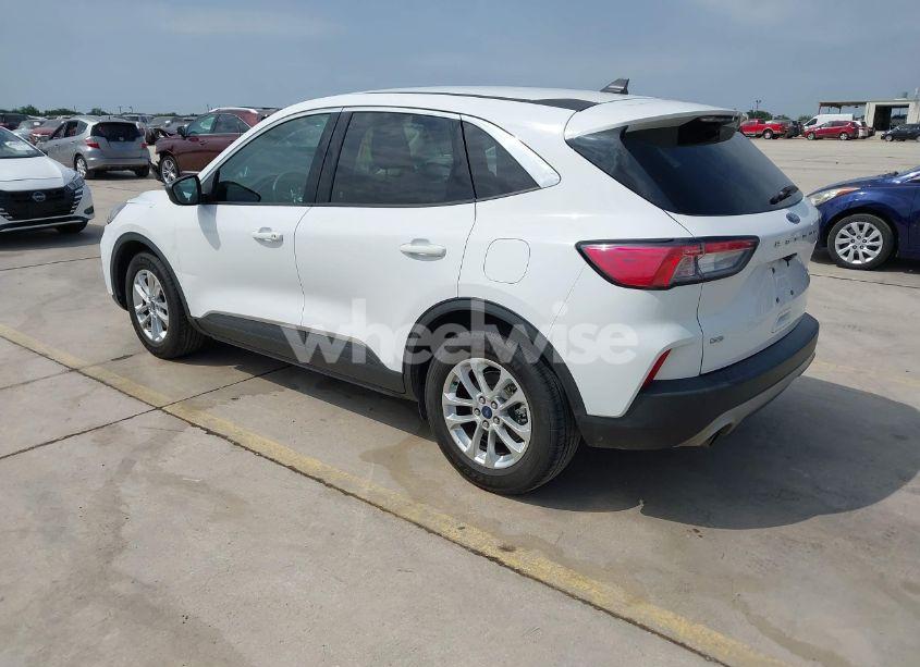 Photo 3 of 2022 Ford Escape SE (VIN 1FMCU0G65NUA44597)