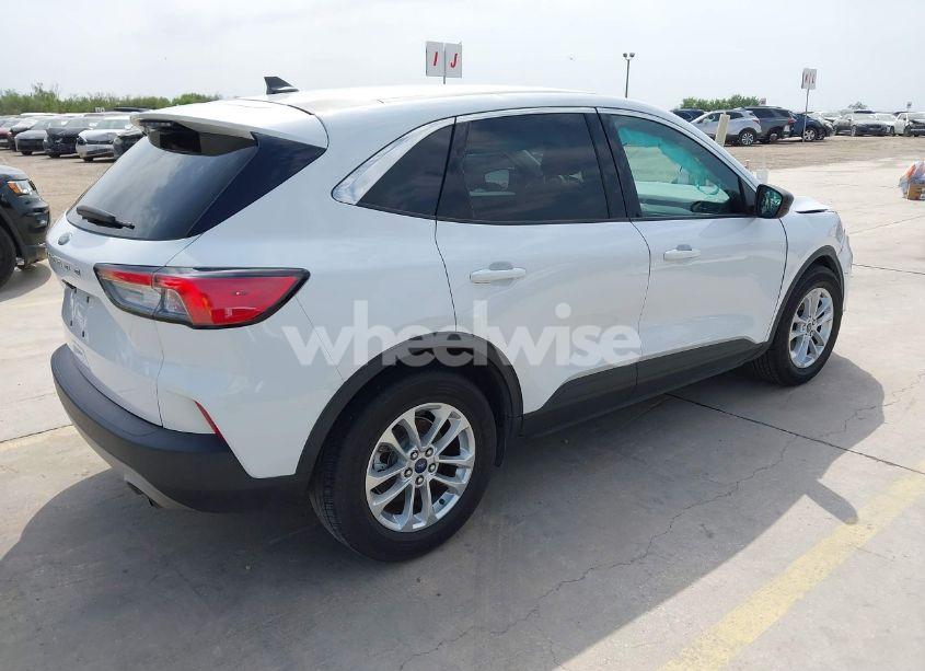 Photo 4 of 2022 Ford Escape SE (VIN 1FMCU0G65NUA44597)