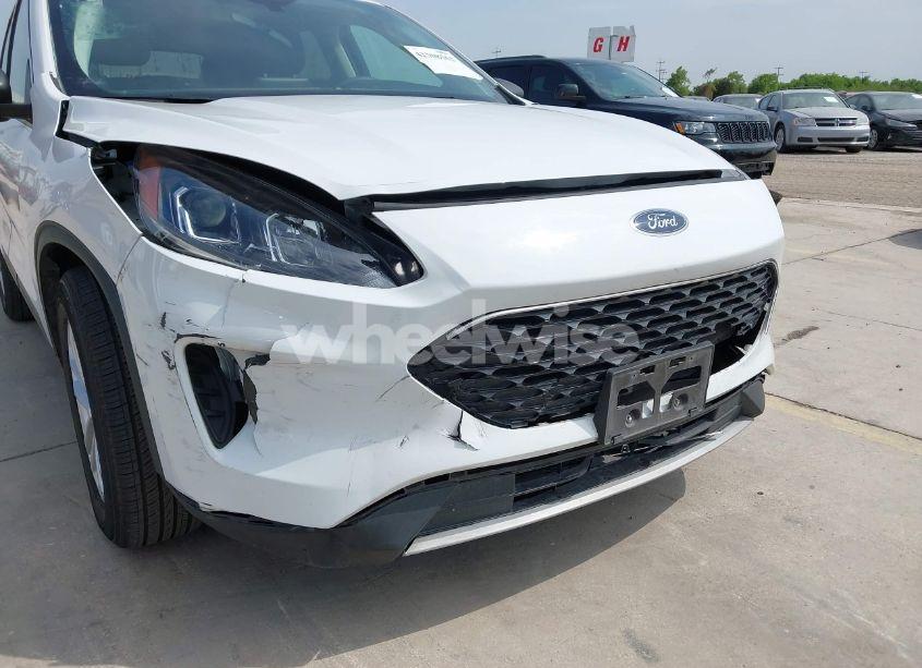 Photo 6 of 2022 Ford Escape SE (VIN 1FMCU0G65NUA44597)