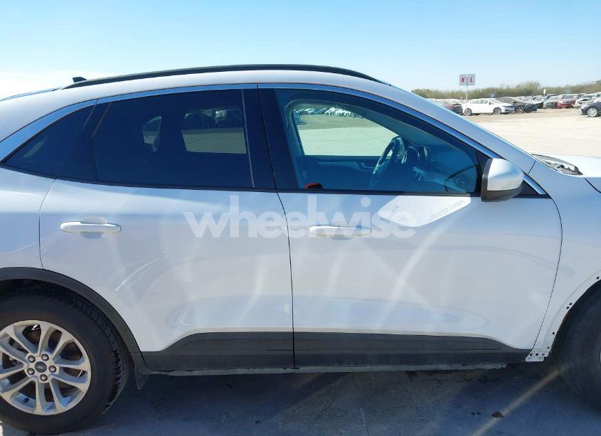 Photo 14 of 2020 Ford Escape SE (VIN 1FMCU0G66LUA31581)