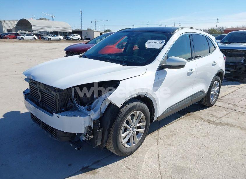 Photo 2 of 2020 Ford Escape SE (VIN 1FMCU0G66LUA31581)
