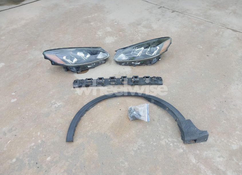 Photo 20 of 2020 Ford Escape SE (VIN 1FMCU0G66LUA31581)