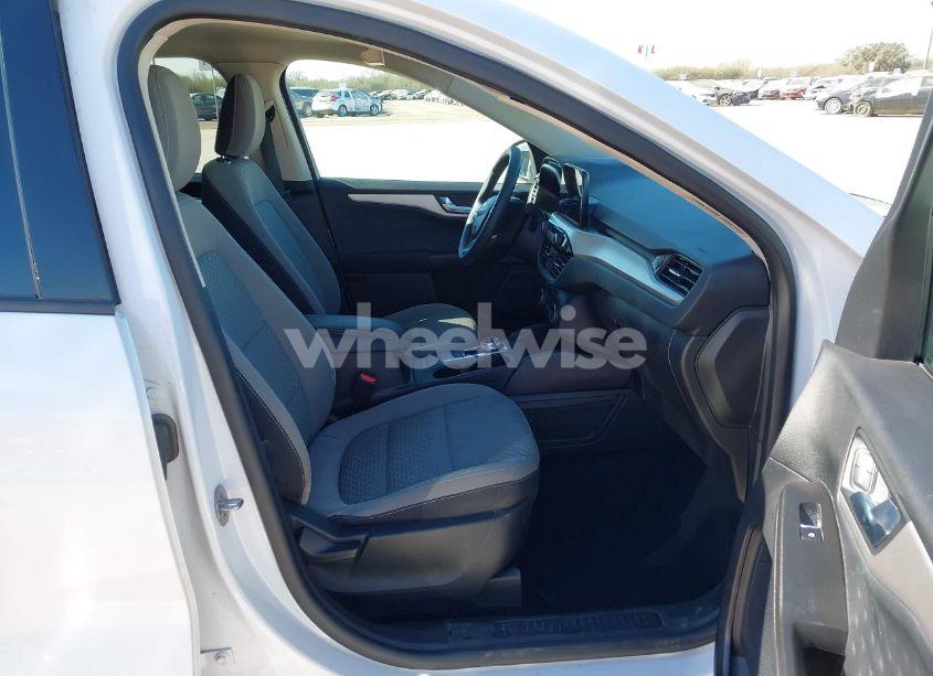 Photo 5 of 2020 Ford Escape SE (VIN 1FMCU0G66LUA31581)