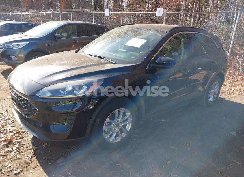 Photo 2 of 2020 Ford Escape SE (VIN 1FMCU0G66LUB62414)