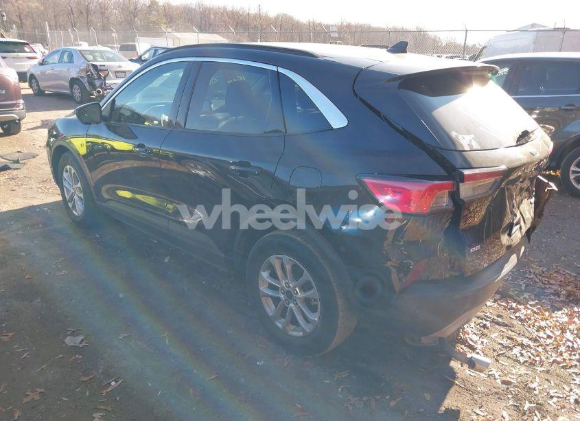 Photo 3 of 2020 Ford Escape SE (VIN 1FMCU0G66LUB62414)