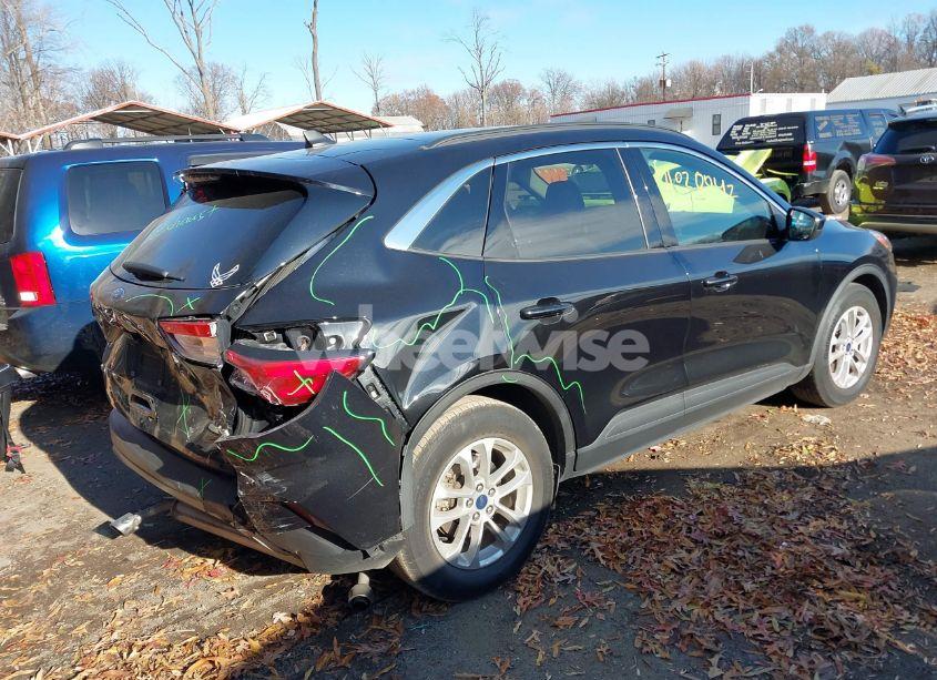 Photo 4 of 2020 Ford Escape SE (VIN 1FMCU0G66LUB62414)