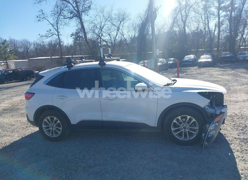 Photo 13 of 2020 Ford Escape SE (VIN 1FMCU0G66LUC61122)