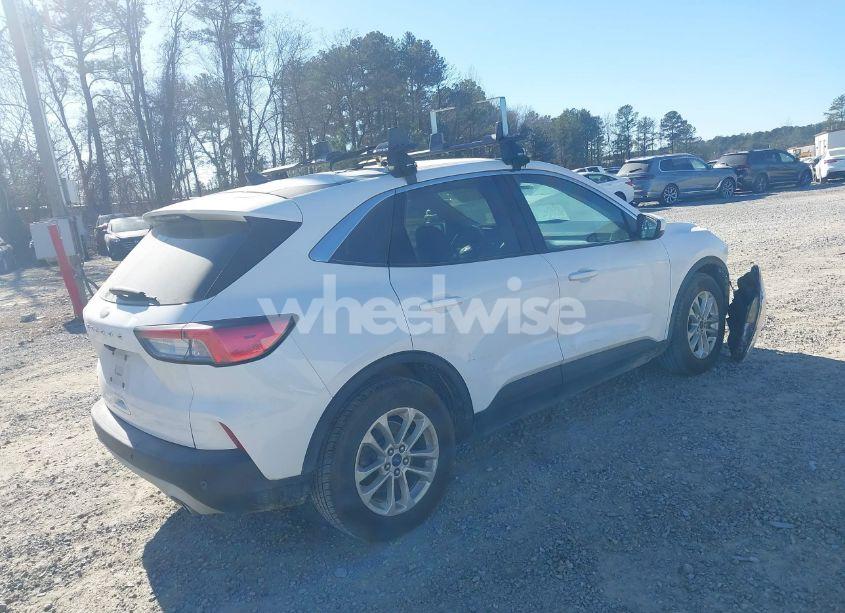 Photo 4 of 2020 Ford Escape SE (VIN 1FMCU0G66LUC61122)