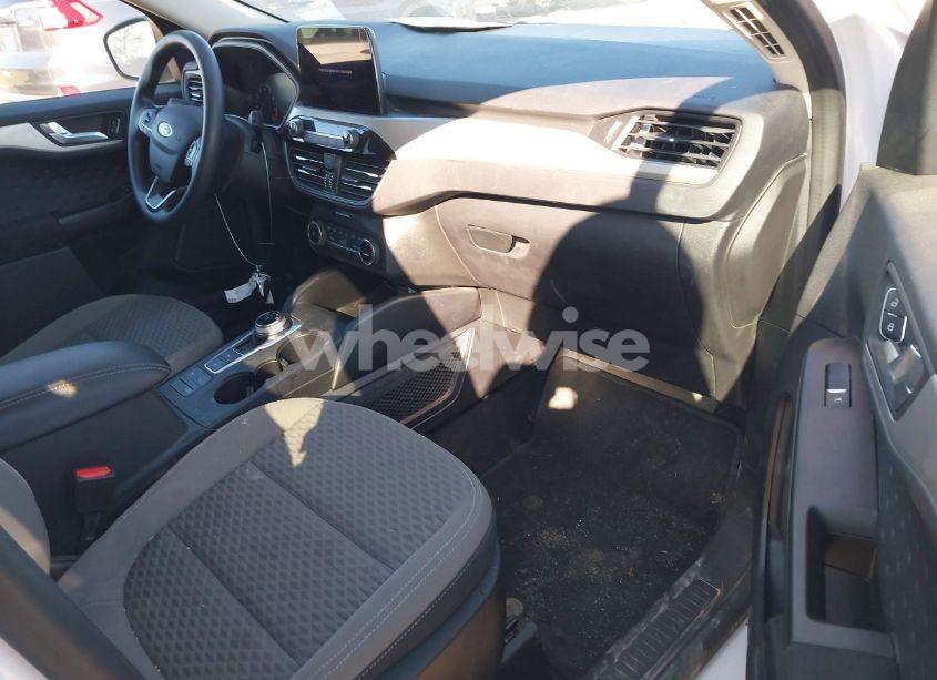 Photo 5 of 2020 Ford Escape SE (VIN 1FMCU0G66LUC61122)