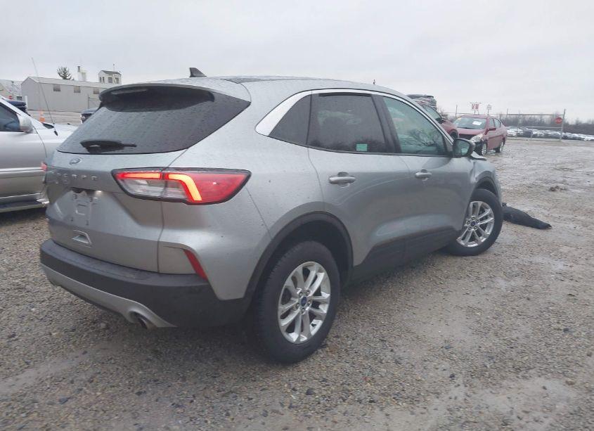Photo 4 of 2021 Ford Escape SE (VIN 1FMCU0G66MUA05581)
