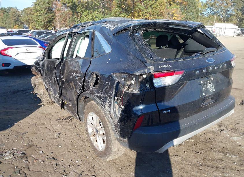 Photo 3 of 2021 Ford Escape SE (VIN 1FMCU0G66MUA32117)