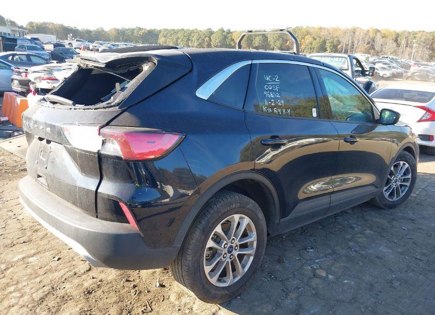 Photo 4 of 2021 Ford Escape SE (VIN 1FMCU0G66MUA32117)