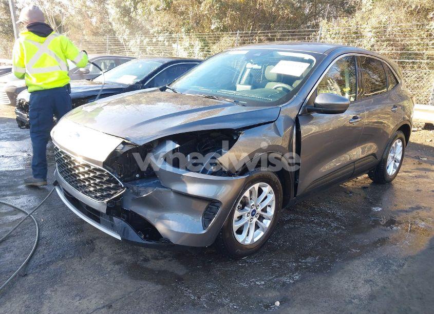 Photo 2 of 2021 Ford Escape SE (VIN 1FMCU0G66MUA49290)