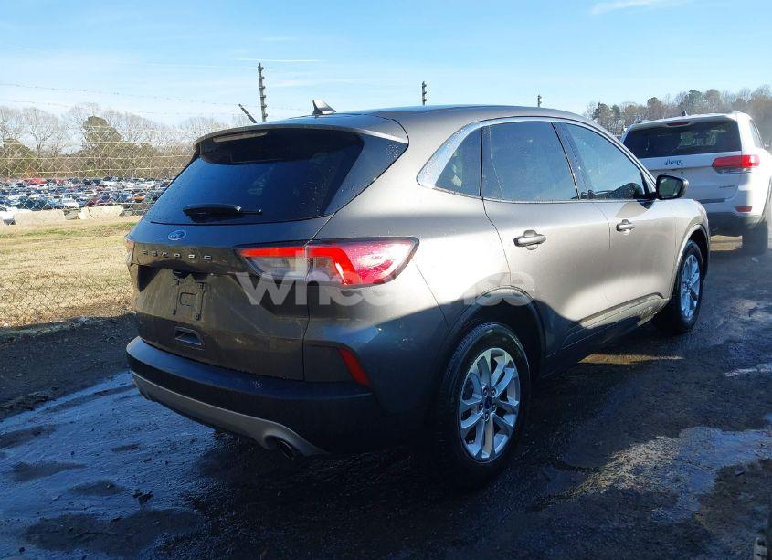 Photo 4 of 2021 Ford Escape SE (VIN 1FMCU0G66MUA49290)