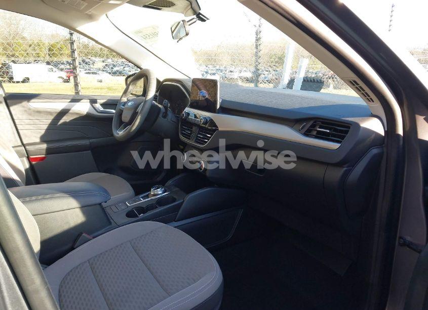 Photo 5 of 2021 Ford Escape SE (VIN 1FMCU0G66MUA49290)