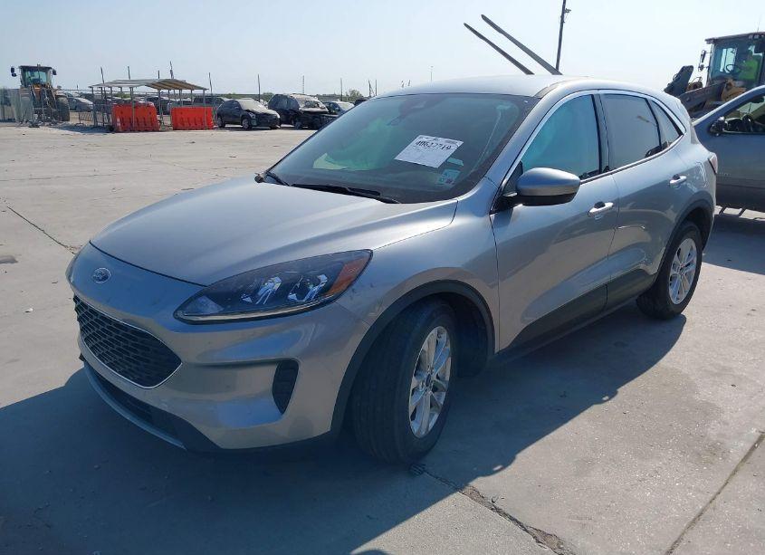 Photo 2 of 2021 Ford Escape SE (VIN 1FMCU0G66MUA58460)