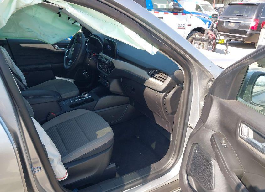 Photo 5 of 2021 Ford Escape SE (VIN 1FMCU0G66MUA58460)