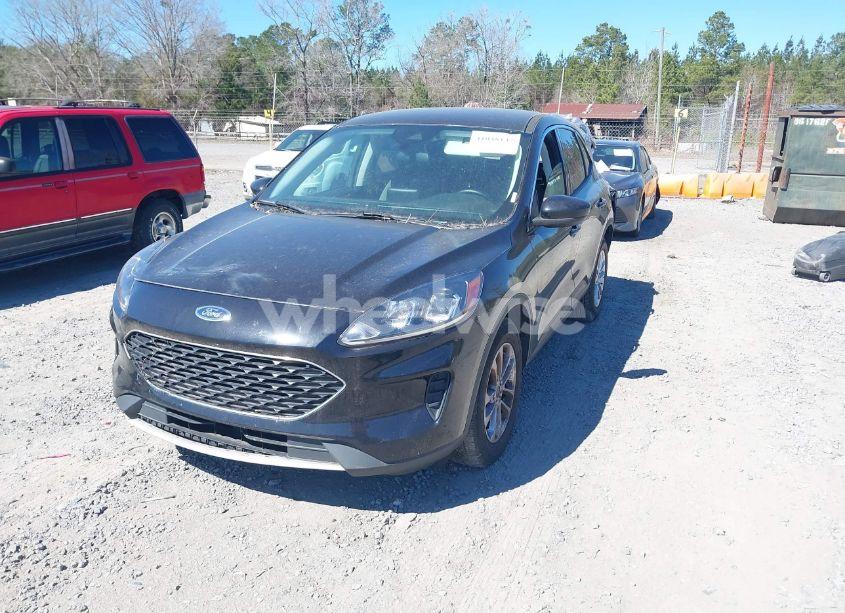Photo 2 of 2021 Ford Escape SE (VIN 1FMCU0G66MUA78319)