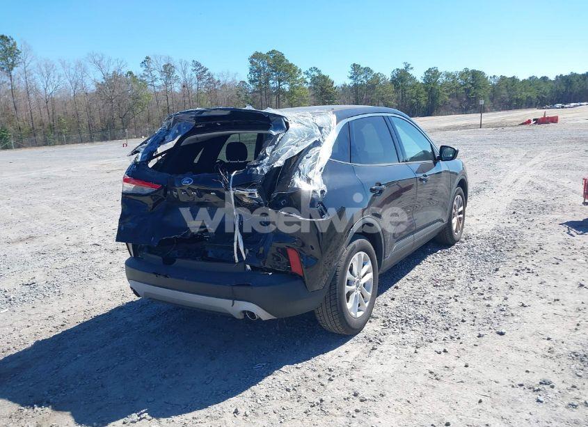 Photo 4 of 2021 Ford Escape SE (VIN 1FMCU0G66MUA78319)