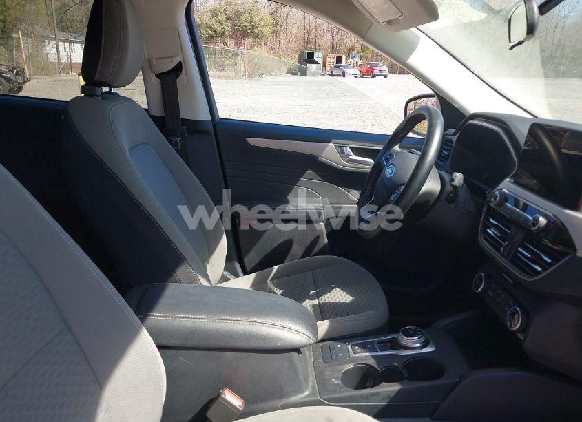 Photo 5 of 2021 Ford Escape SE (VIN 1FMCU0G66MUA78319)