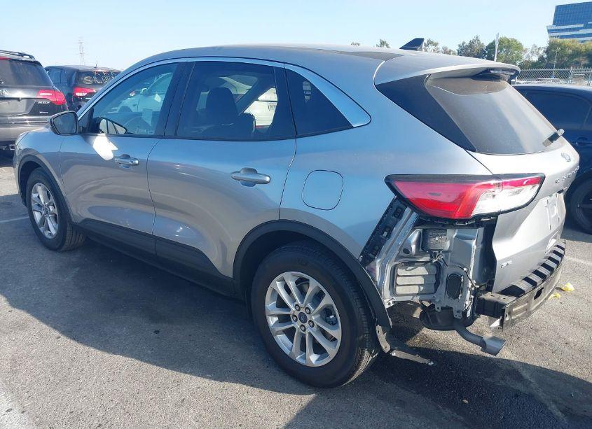 Photo 3 of 2021 Ford Escape SE (VIN 1FMCU0G66MUA97727)